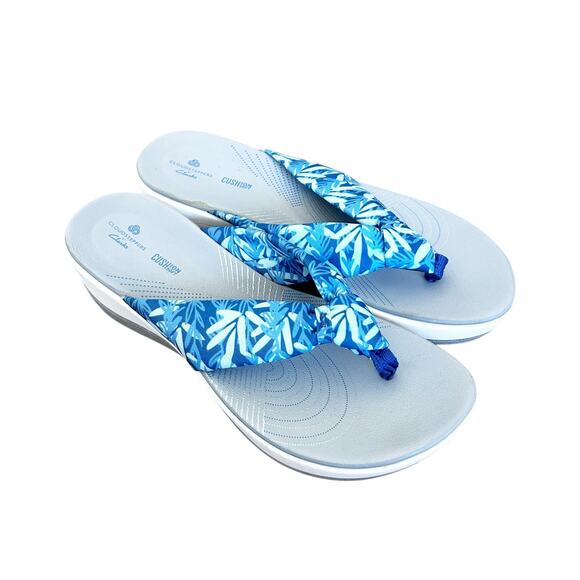 Clarks Cloudsteppers Arla Gilson Blue Floral Flip Flops Sz 7 - Picture 1 of 6